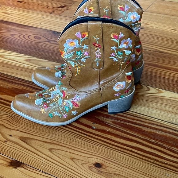 Ladies boots - Picture 2 of 11